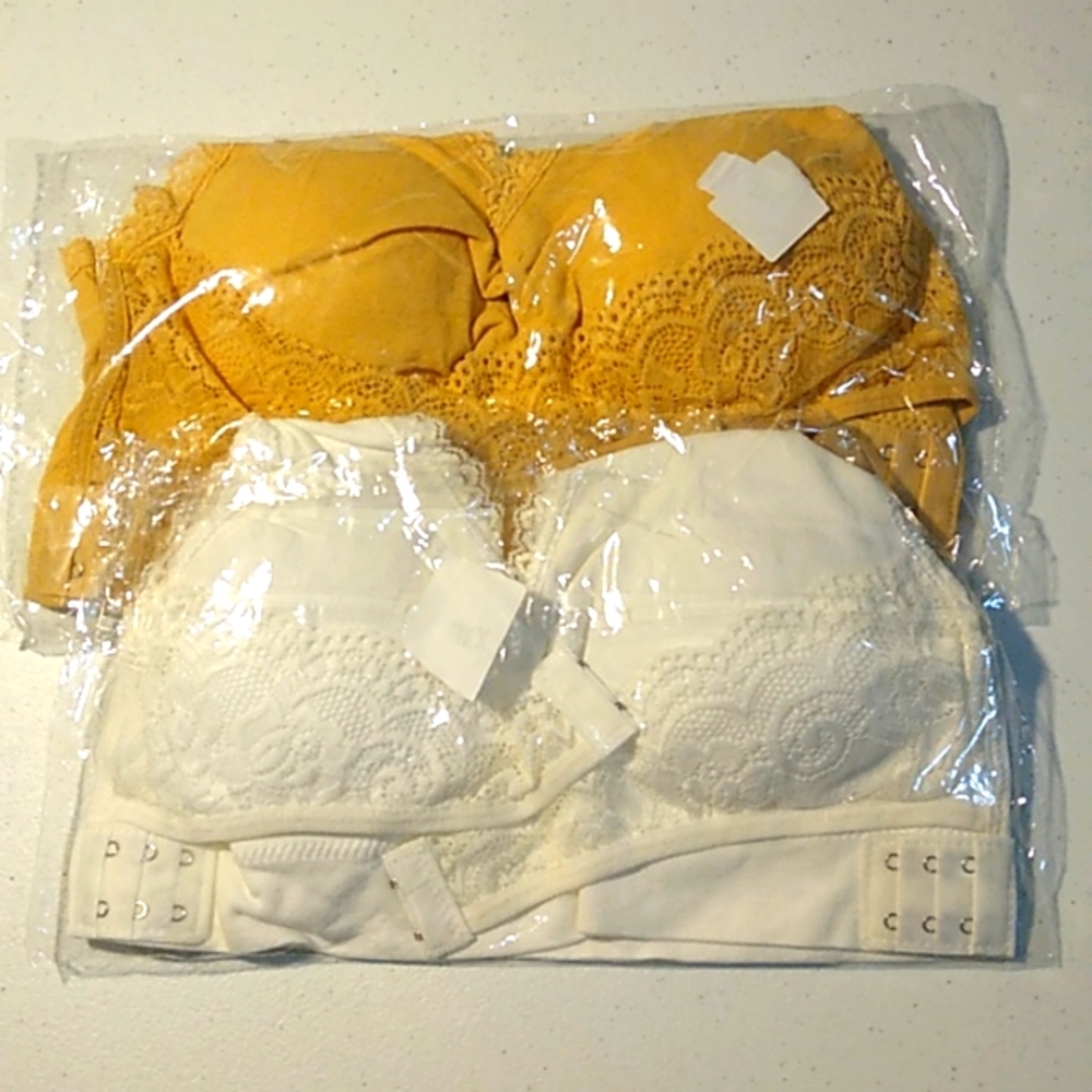 Bras 1 beige 1 white 1 black
